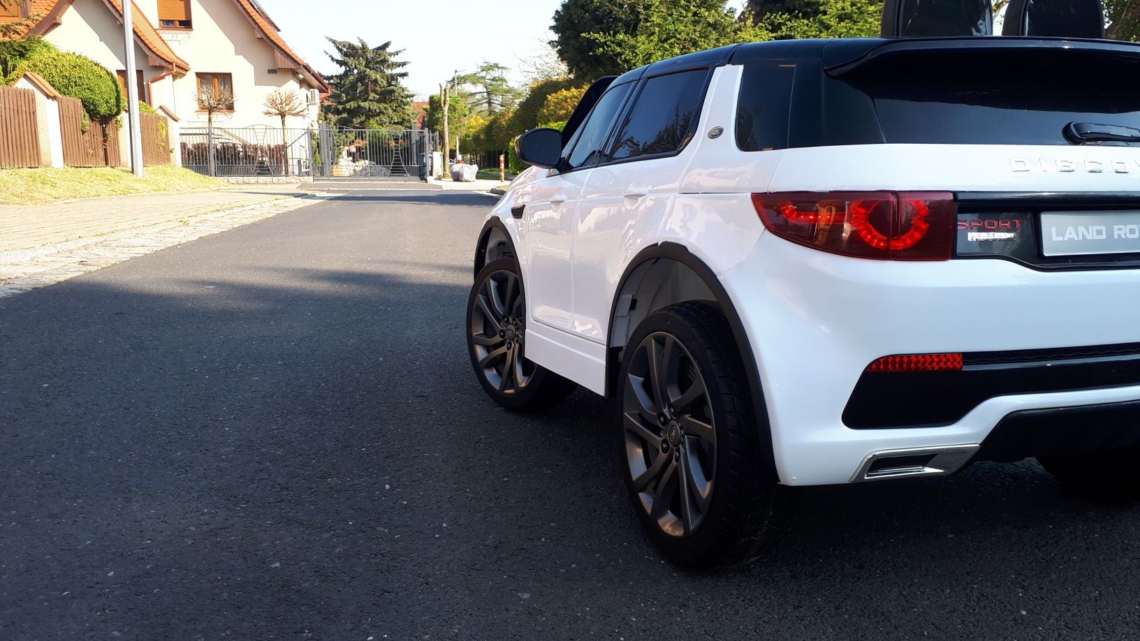 Auto na akumulator dla dzieci Range Rover Discovery Sport 2 silniki