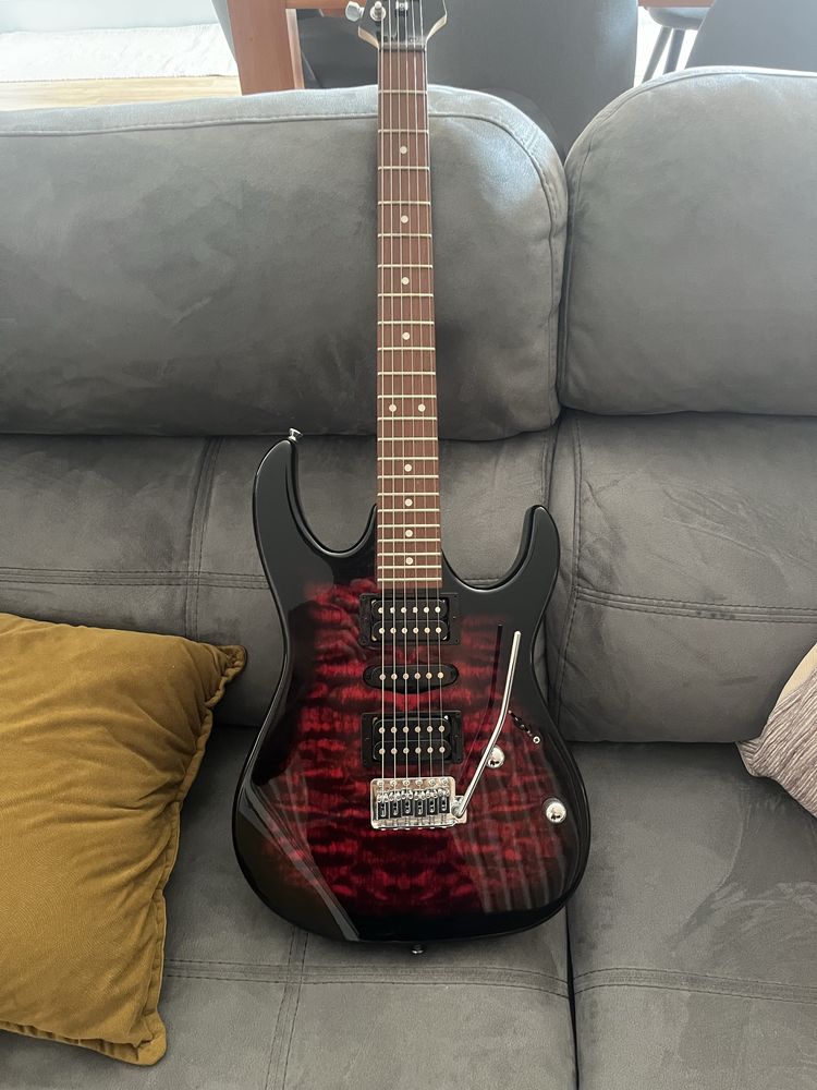 guitarra eletrica ibanez com bolsa e amplificador fender mustang Lt25