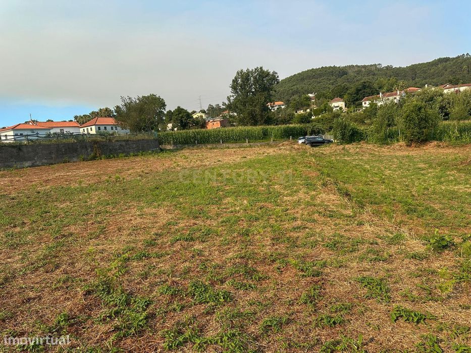 Terreno para Venda em Vila Verde para construção completamente Plano