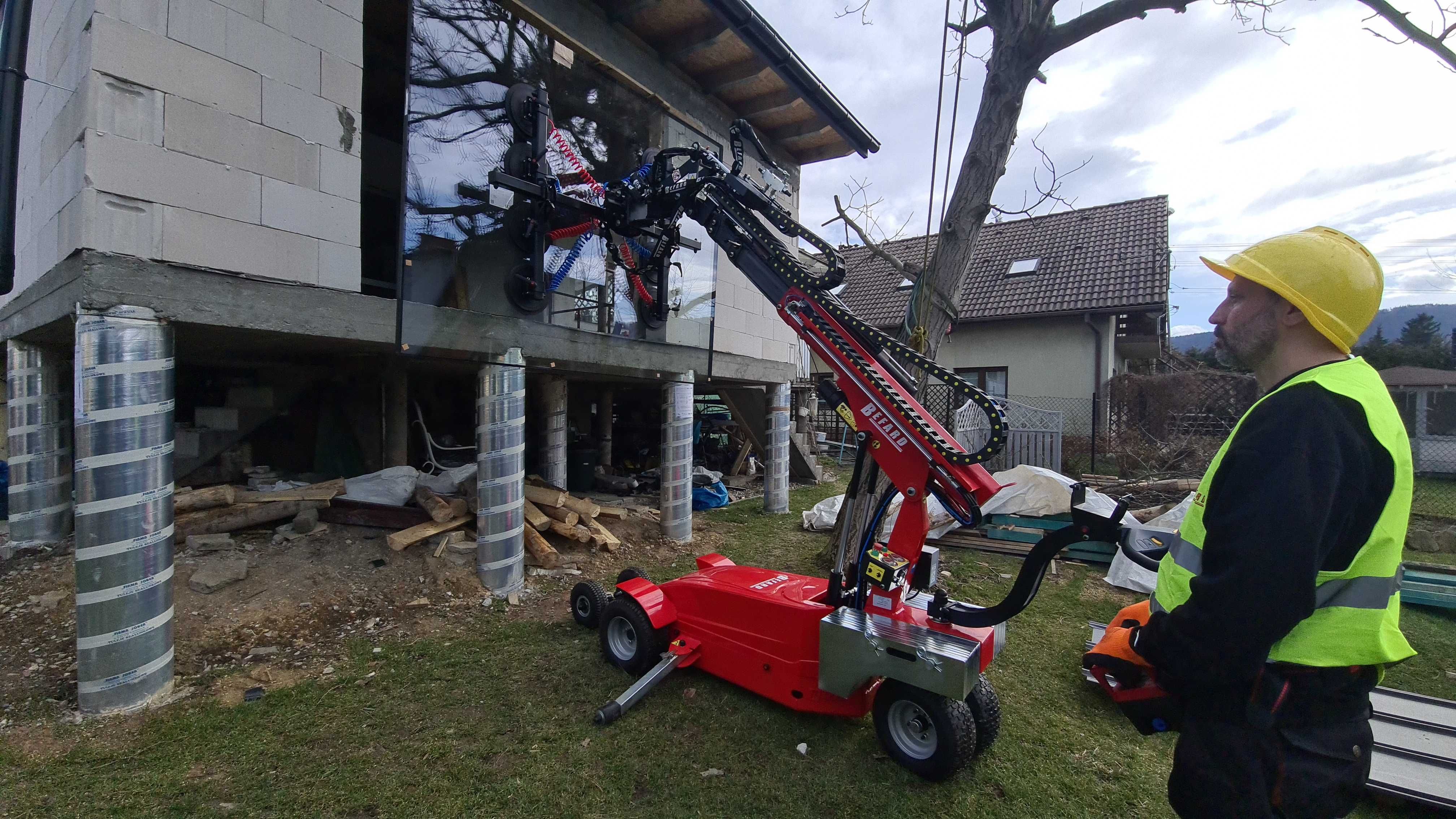 Wynajem robota montażowego na kołach Befard XC820.3 z operatorem