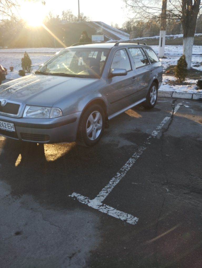 Продам Шкода тур