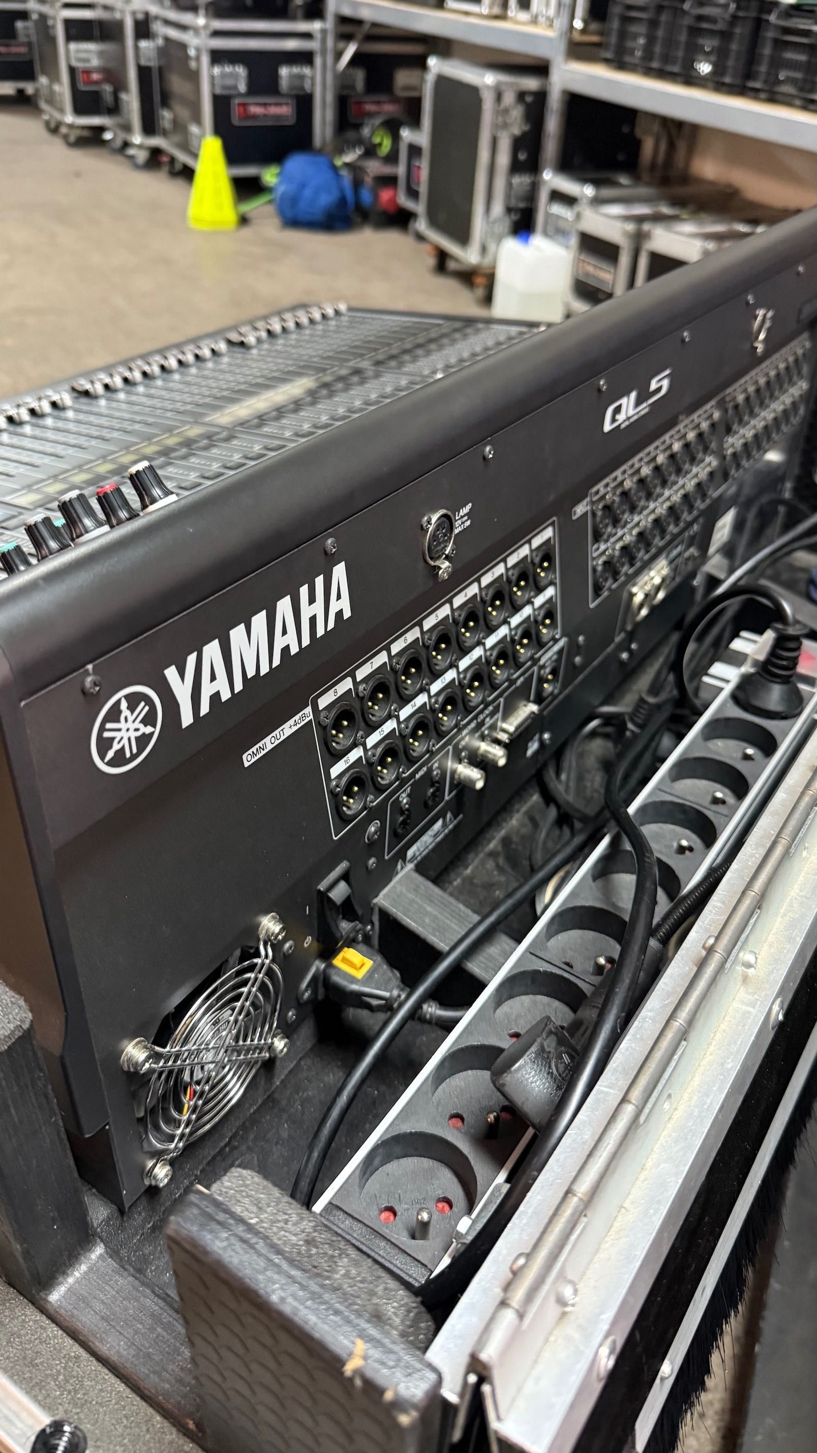 Mikser Yamaha QL 5 + case Stan Bardzo dobry