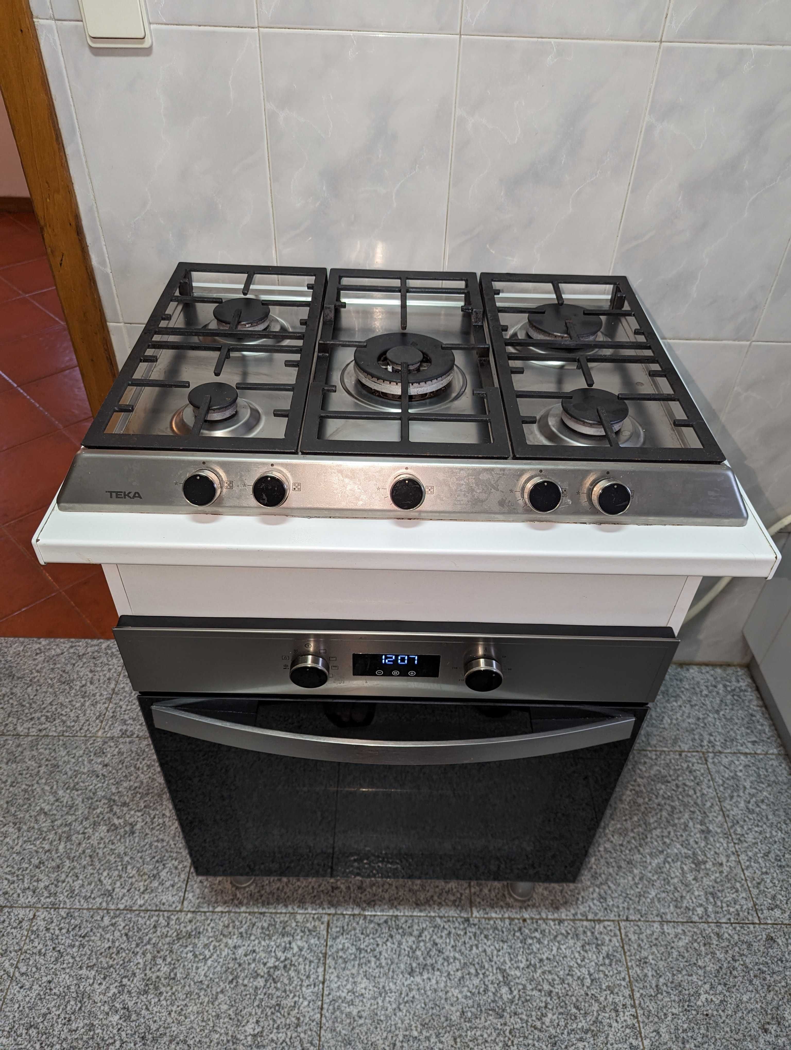 Placa Teka EX 70.1 5G AI AL DR CI & Forno TEKA HBB 635 IX