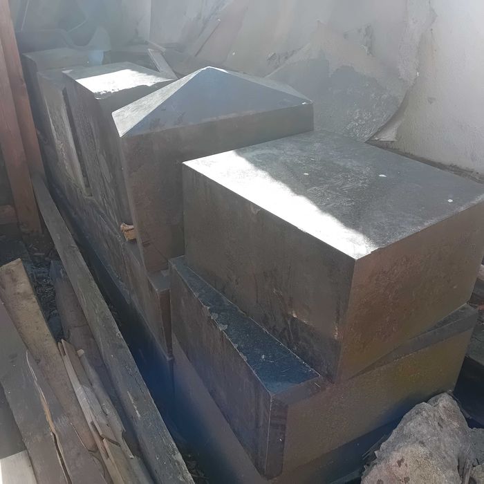 Czarny granit szwedzki, szwed, porozbiórkowy, grube płyty - sztuka
