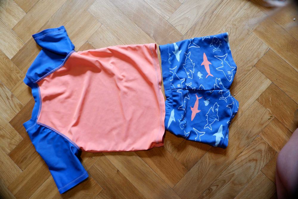Zwstaw kąpielowy dla chłopca 92/98 koszulka uv + 2 x szorty kąpielowe.