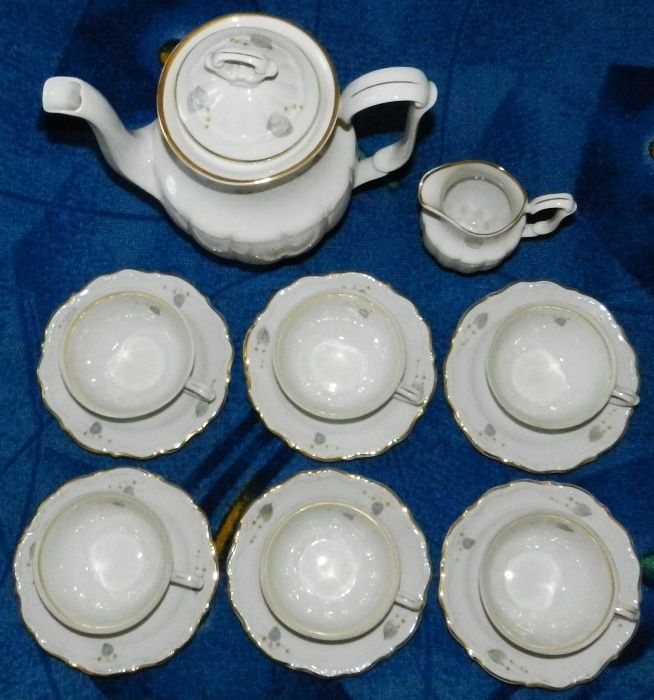 Kolekcjonerski komplet porcelana Wałbrzych, filiżanki dzbanek mlecznik