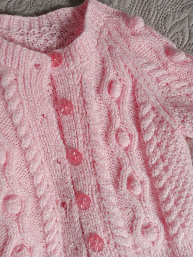 Ciepły różowy sweterek 80-92 stan idealny
