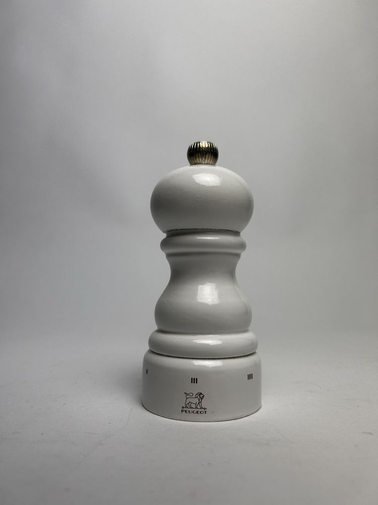 Młynek do soli „Peugeot” 13 cm lakierowane drzewo
