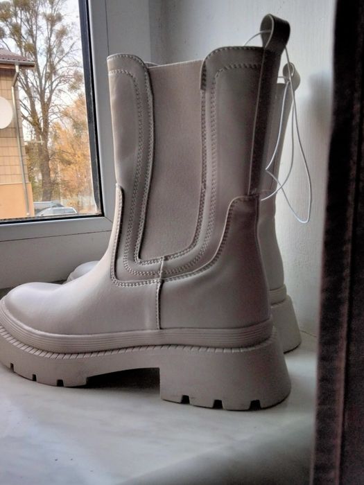 Ботинки челси нові!