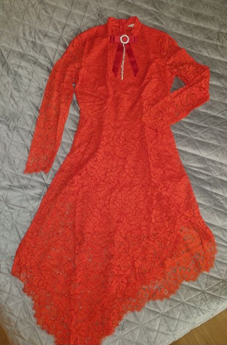 Червона мереживна сукня H&m.