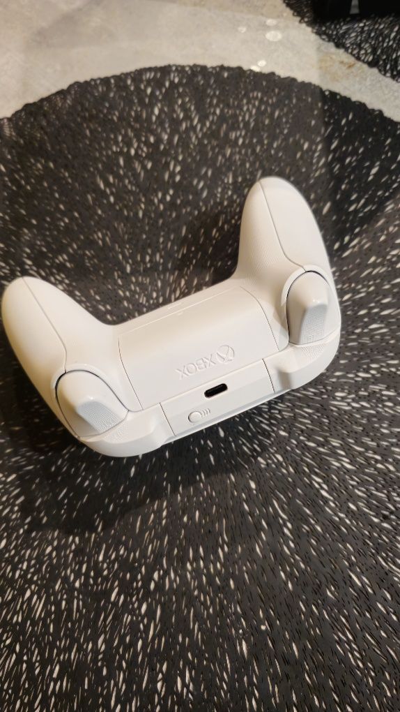 X box series x 1 tb z napedem pad idealny