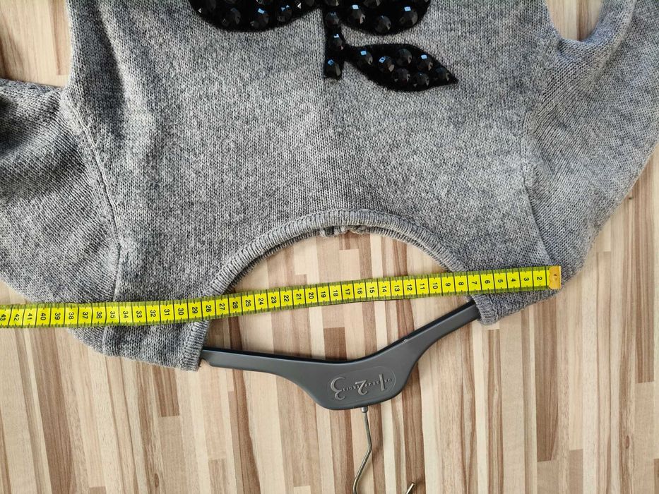 Sukienka tunika szara na zimę, z nadrukiem S