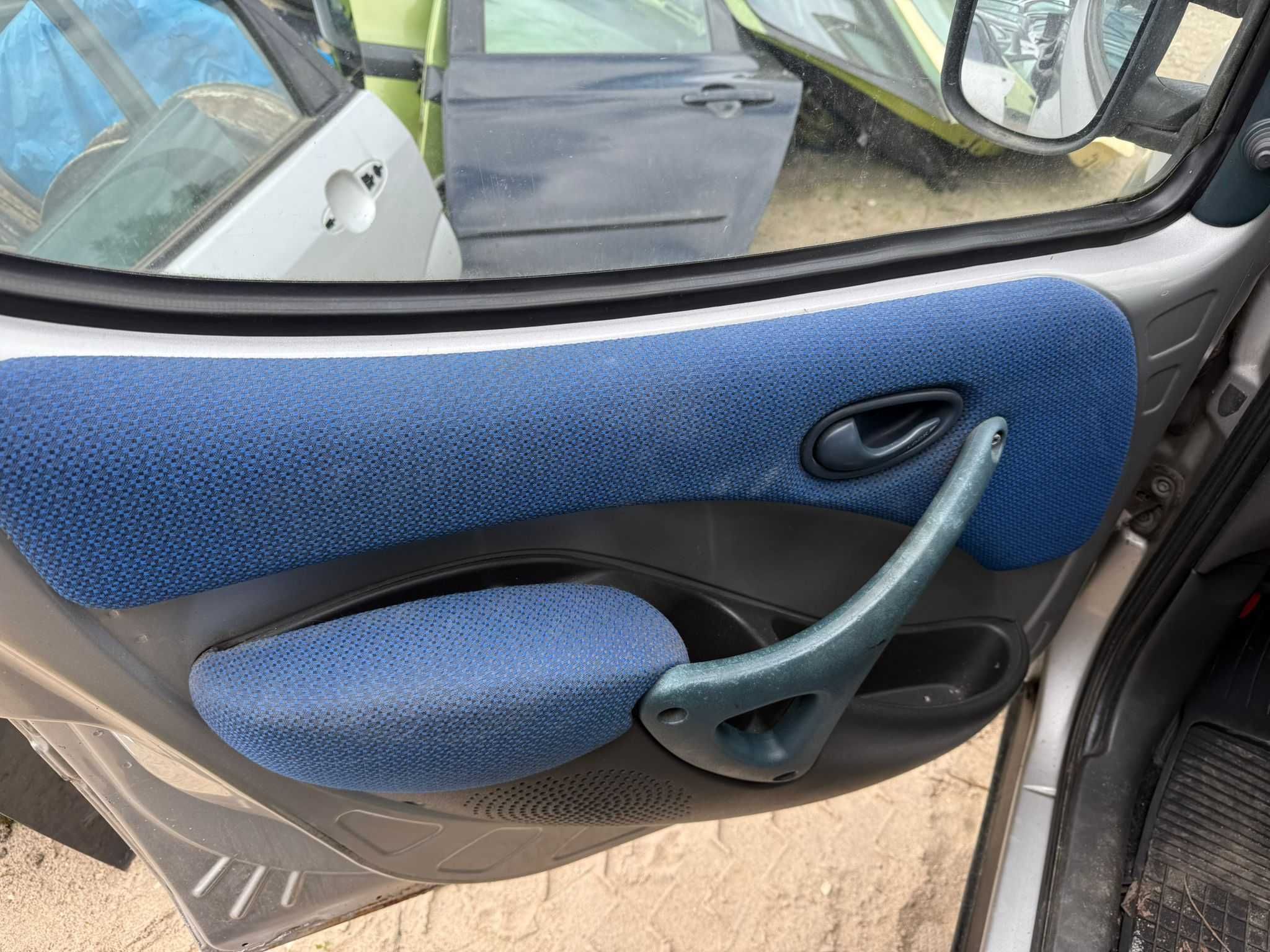 Na części drzwi/maska/wnętrze Fiat DOBLO I 1.6 16v