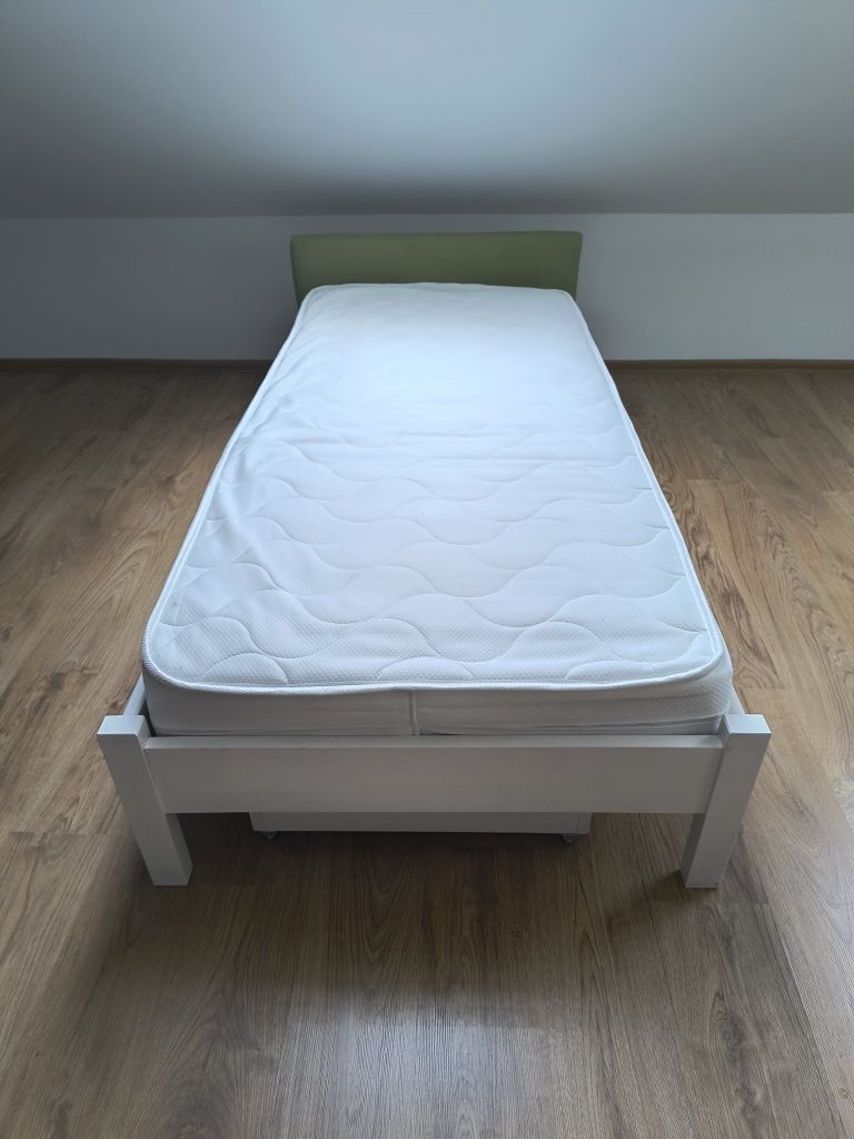 Łóżko drewniane dziecięce / młodzieżowe 90x200 z materacem i szufladą