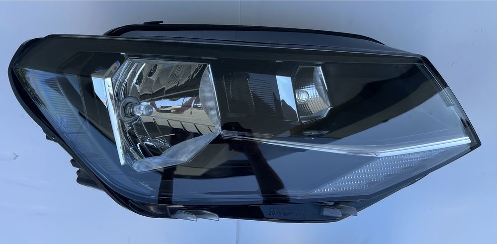 VW Caddy lift 15-20  / lampa prawa przednia przód / OE EU