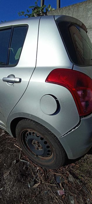 klapa tył tylna szyba suzuki swift mk IV  lak zcc