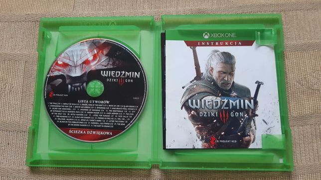 Pudełko i ścieżka dźwiękowa do gry Wiedźmin 3 Xbox One