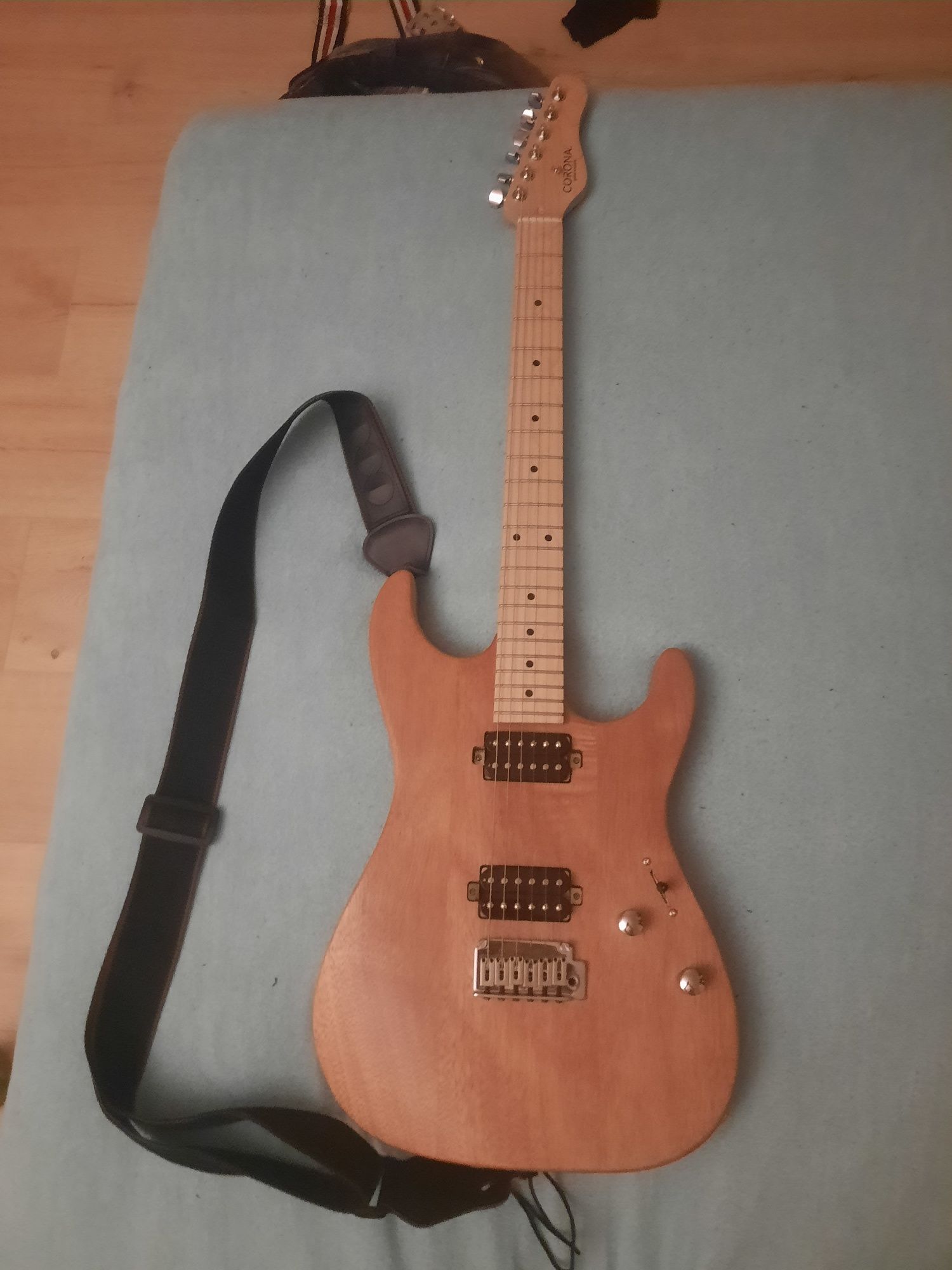 Gitara Elektryczna Corona + Wzmacniacz i pokrowiec