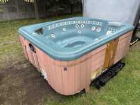 Jacuzzi hotspring outlet czysCzenie magazynu