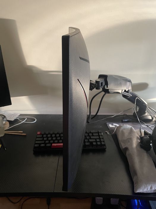 Monitor AOC curvo 27' 240hz