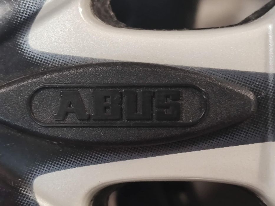 Kask rowerowy Abus model Spider.
