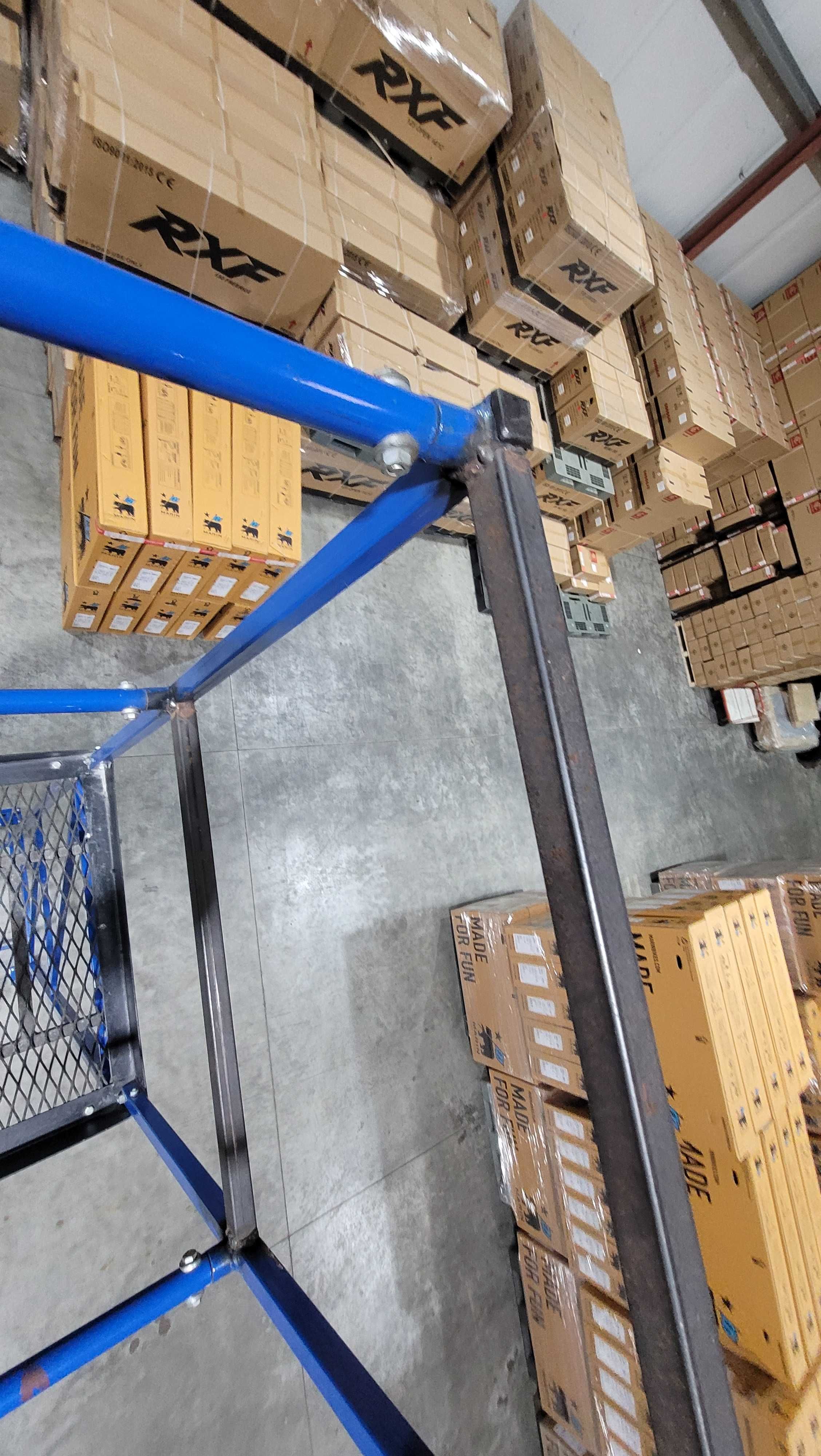 Drabina magazynowa jezdna trójkołowa DMP 3500 mm z dźwignią