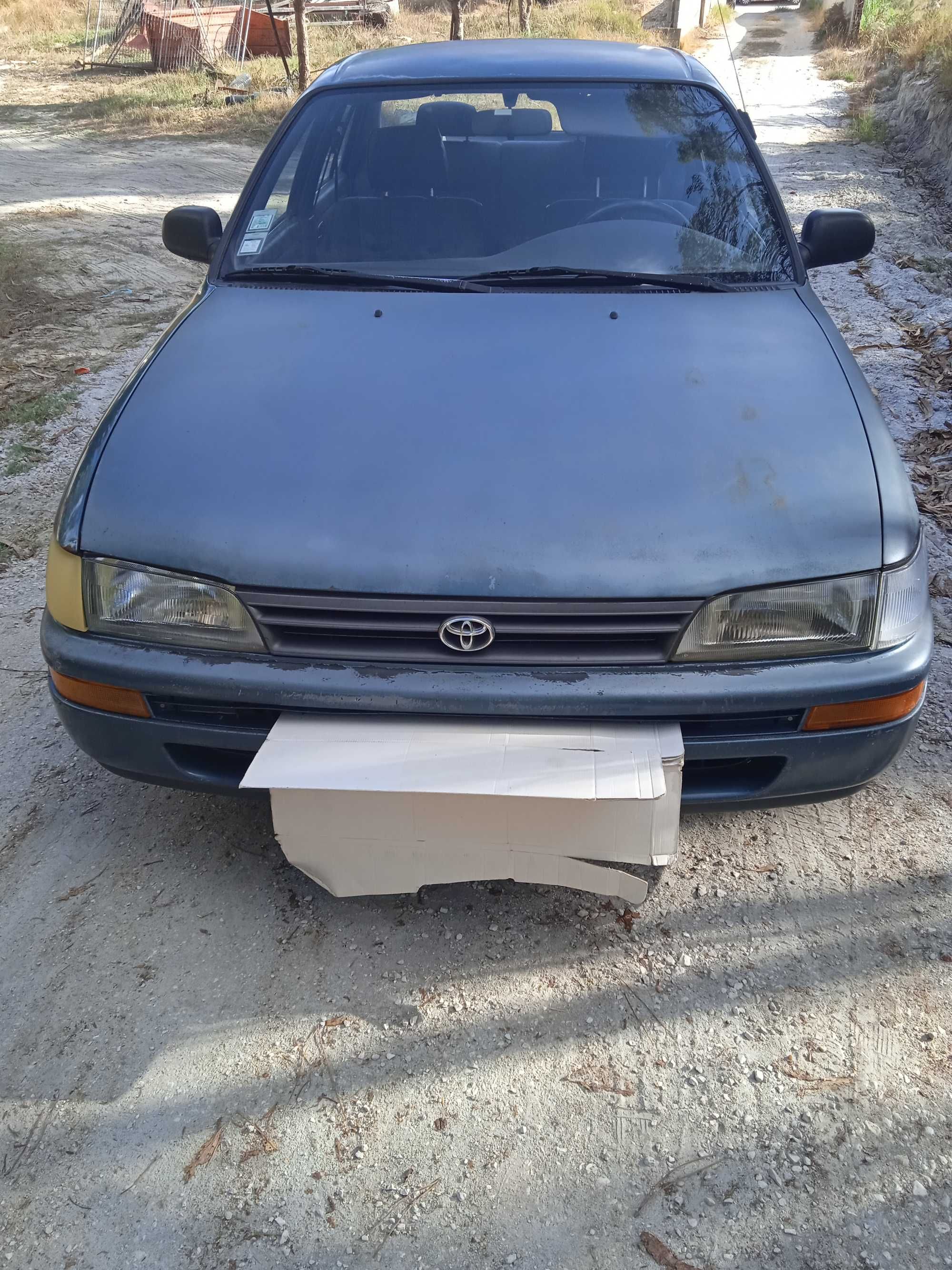 Toyota 1.3 XLI em bom estado com poucos KMS.