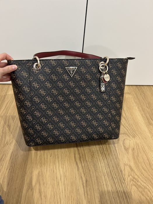 Mala Guess como nova