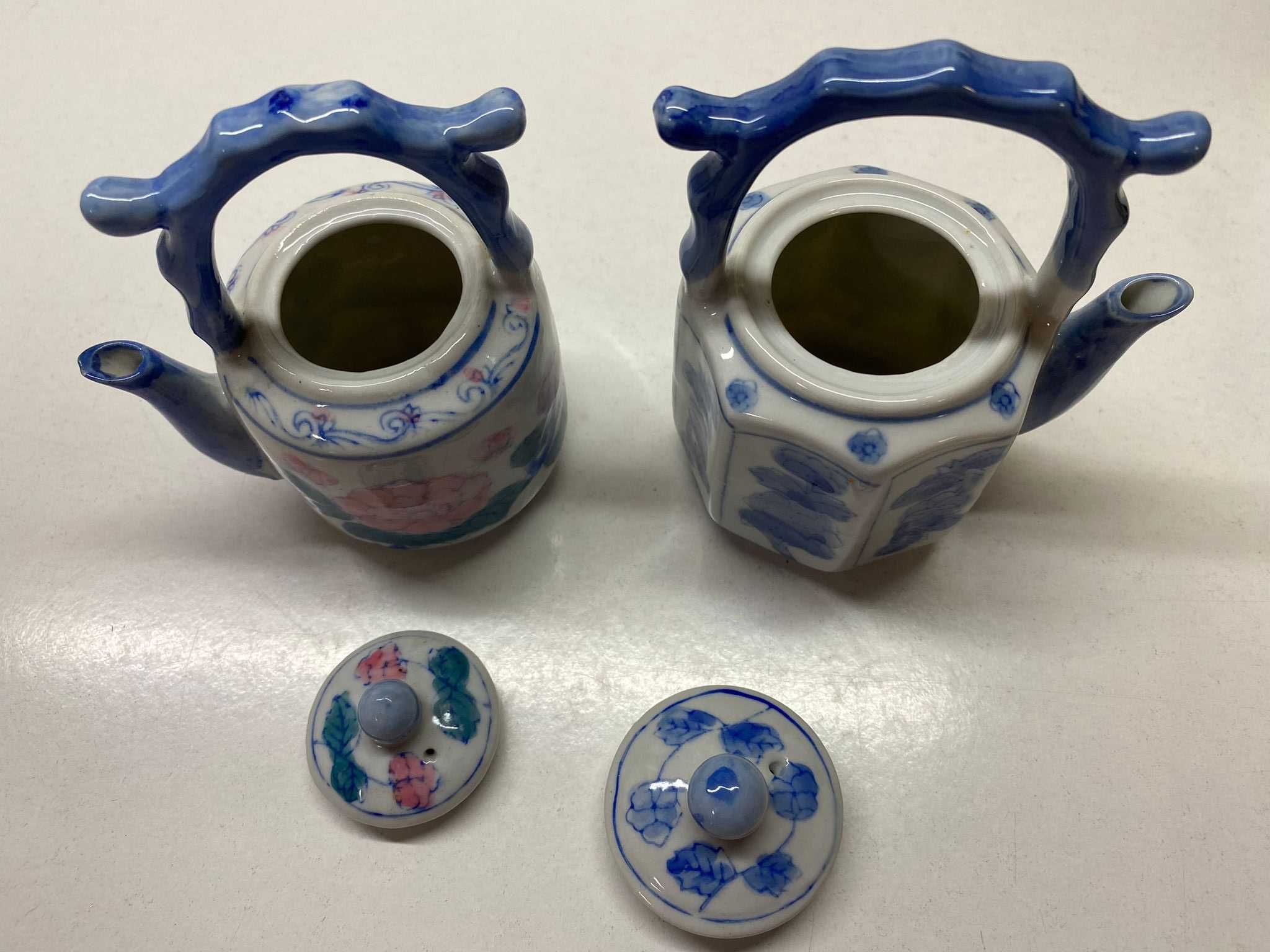 2 Bules de Porcelana Brancos e Azuis