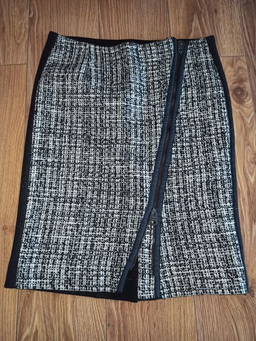 Efektowna spódnica Cerruti 1881