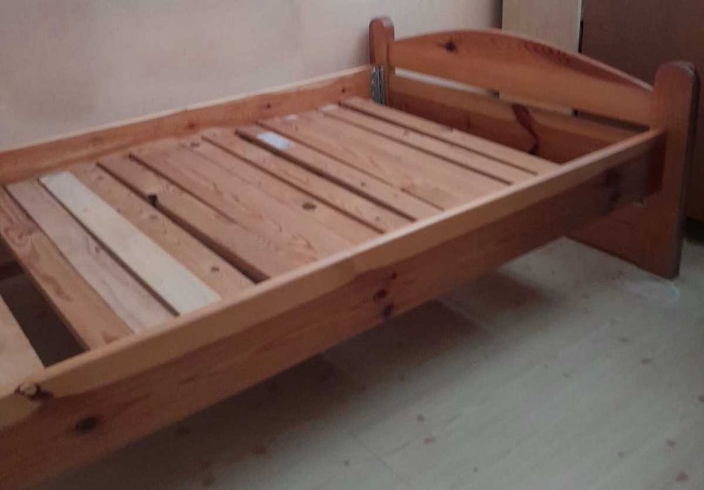 Używane łóżko do skręcenia+używany materac+używane 3 poduszki gratis