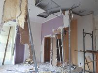 Демонтаж стін, підлоги, будівель, інші демонтажні роботи, вивіз сміття