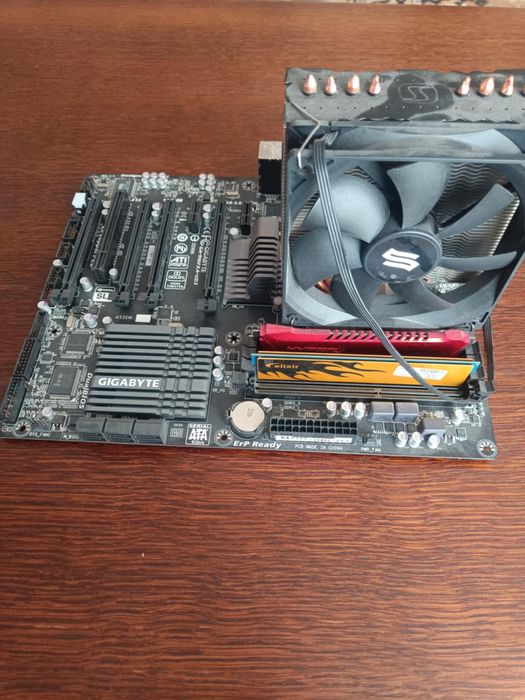 Płyta główna Gigabyte 990FXA-UD3 + procesor FX8350 + chłodzenie, ram