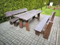 Masywny drewniany stół z ławkami