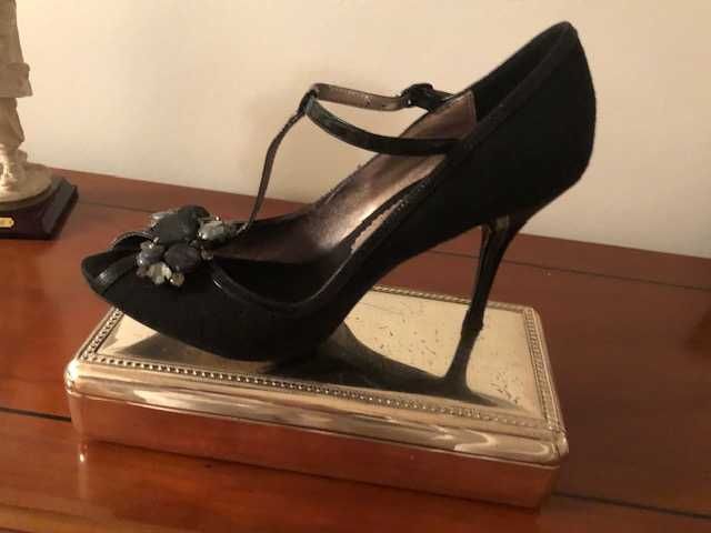Sapato senhora preto camurça muito elegante
