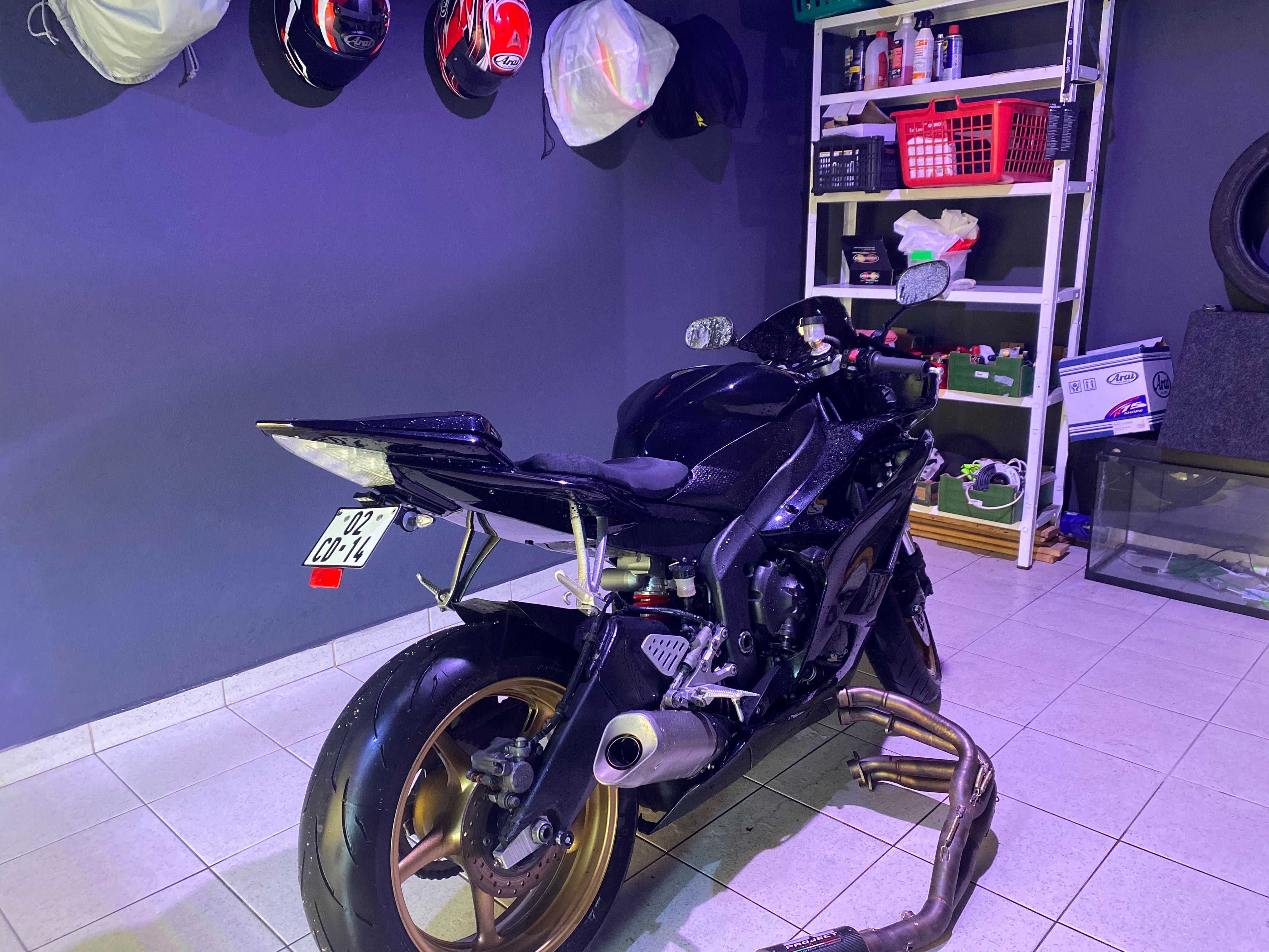 Yamaha YZF - R6 - 2006 - Versão RJ11 - Edição 20000 RPM