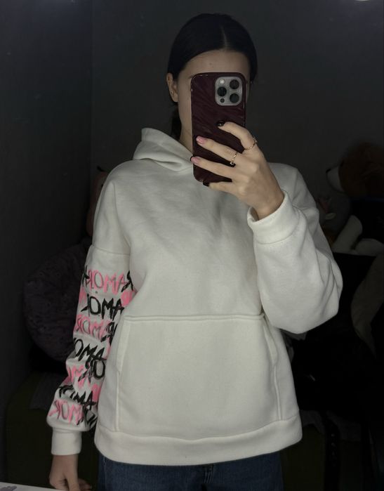 Біле худі з принтом