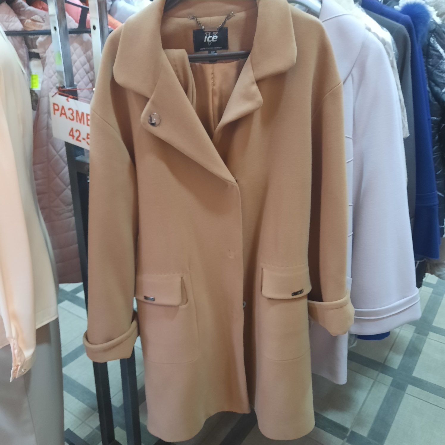 Продаю женские Пальто