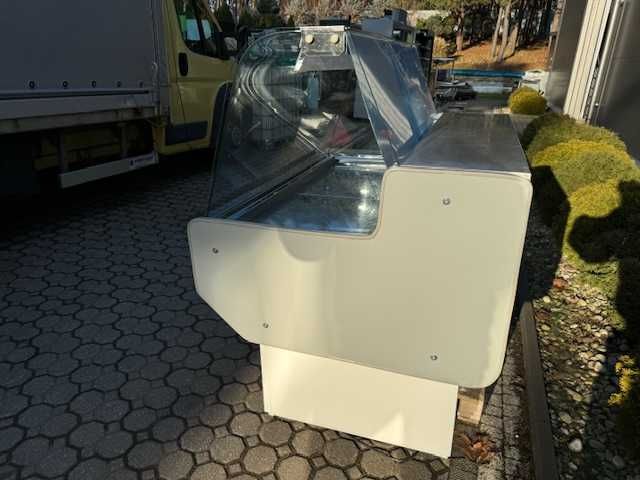 Lada witryna chłodnicza RAPA dł. 1.3 m. i inne urządzenia.