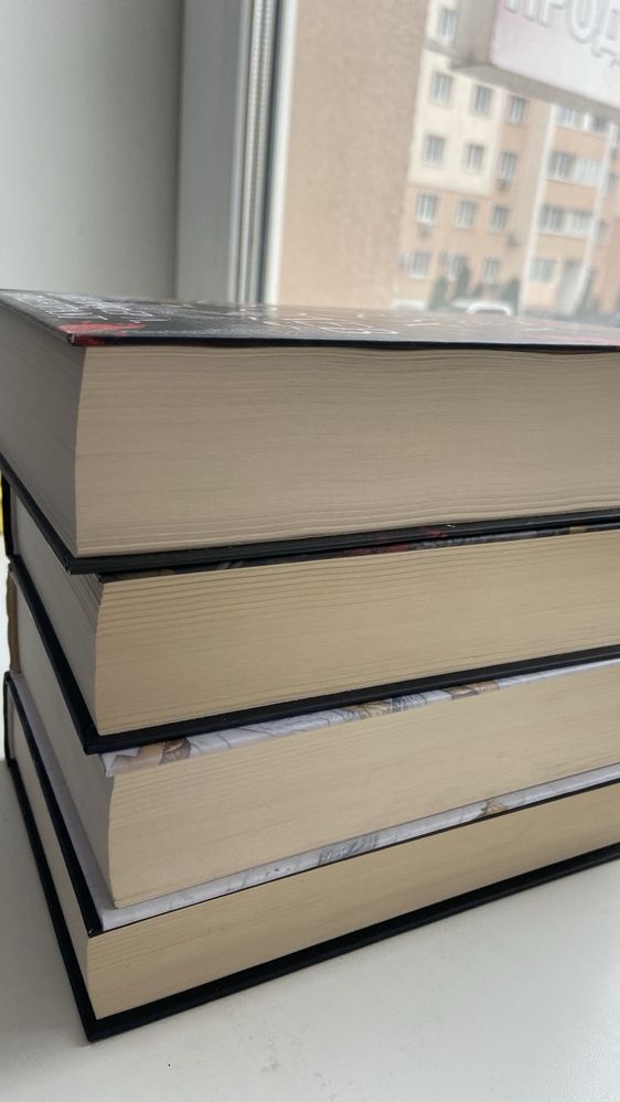 Серія книг “Кров і попіл” Дженніфер Л. Арментраут:
