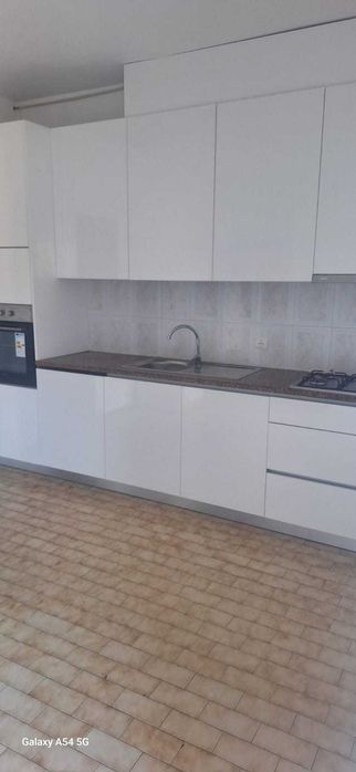 Arrendo casa com excelente Jardim