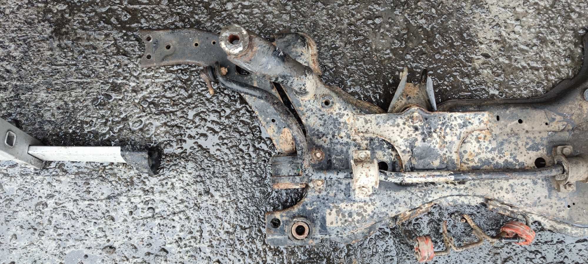 Ford Focus C-Max Sanki Przednie Trawers Wózek Kołyska