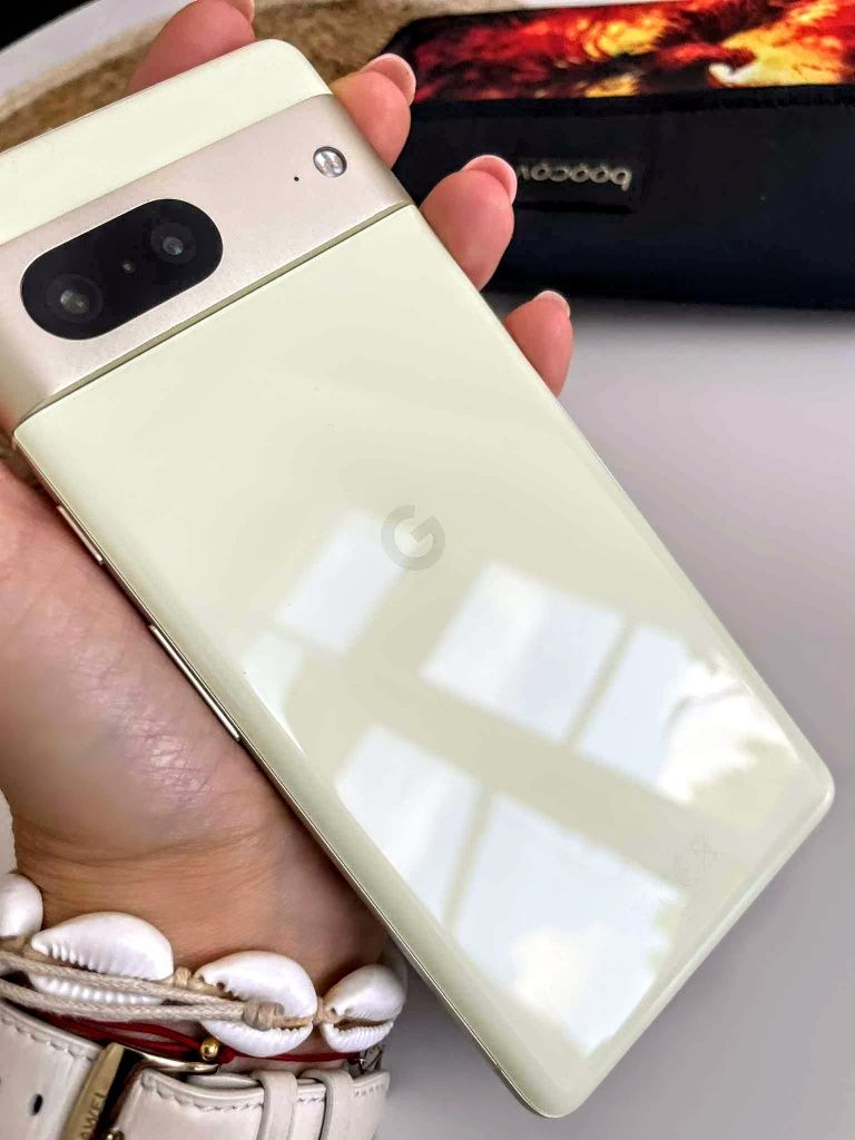 Google Pixel 7  lemongrass