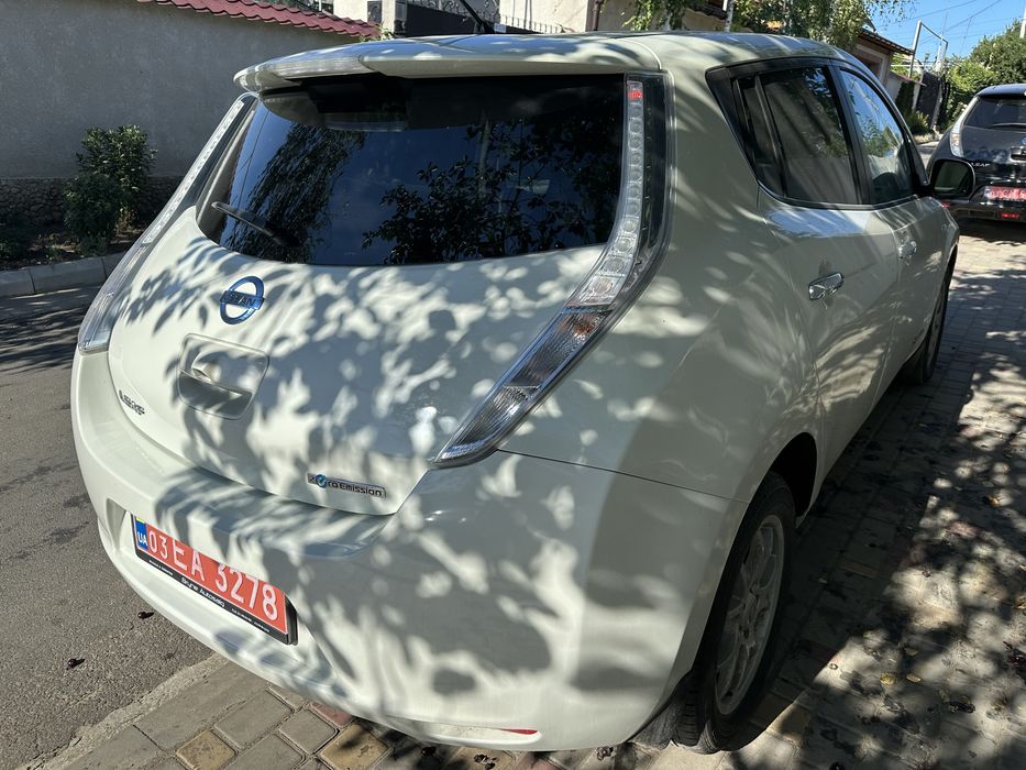 Продам Nissan Leaf