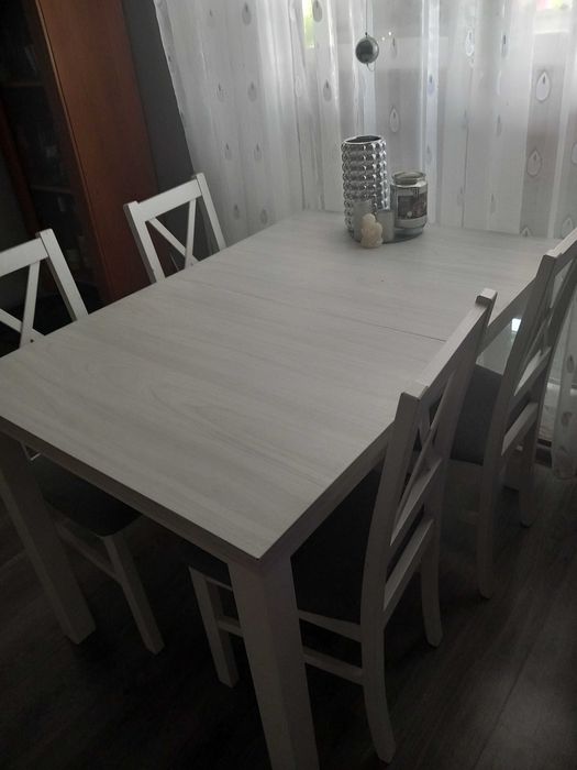 Komplet stół i 4 krzesla