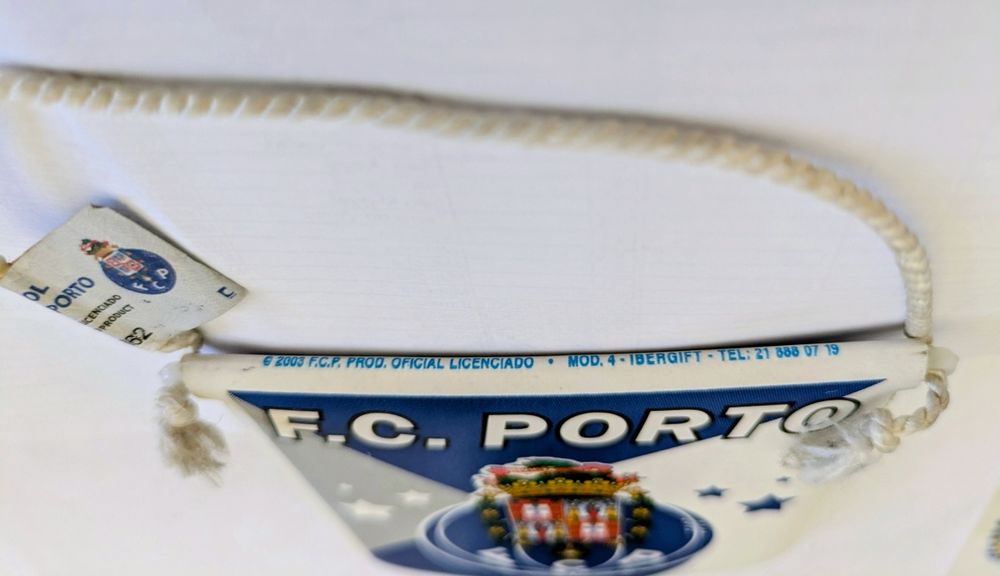 Galhardete oficial licenciado em 2003, do Futebol Clube Porto
