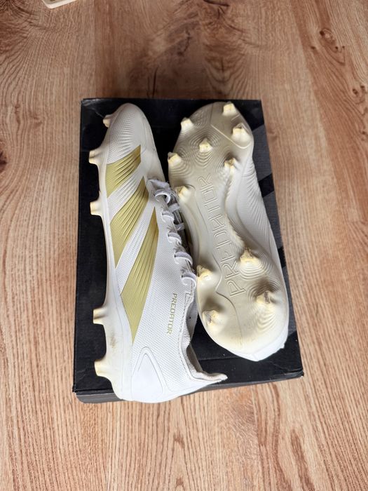 Lanki Adidas PREDATOR League FG 46 i 2/3 korki piłkarskie białe złote