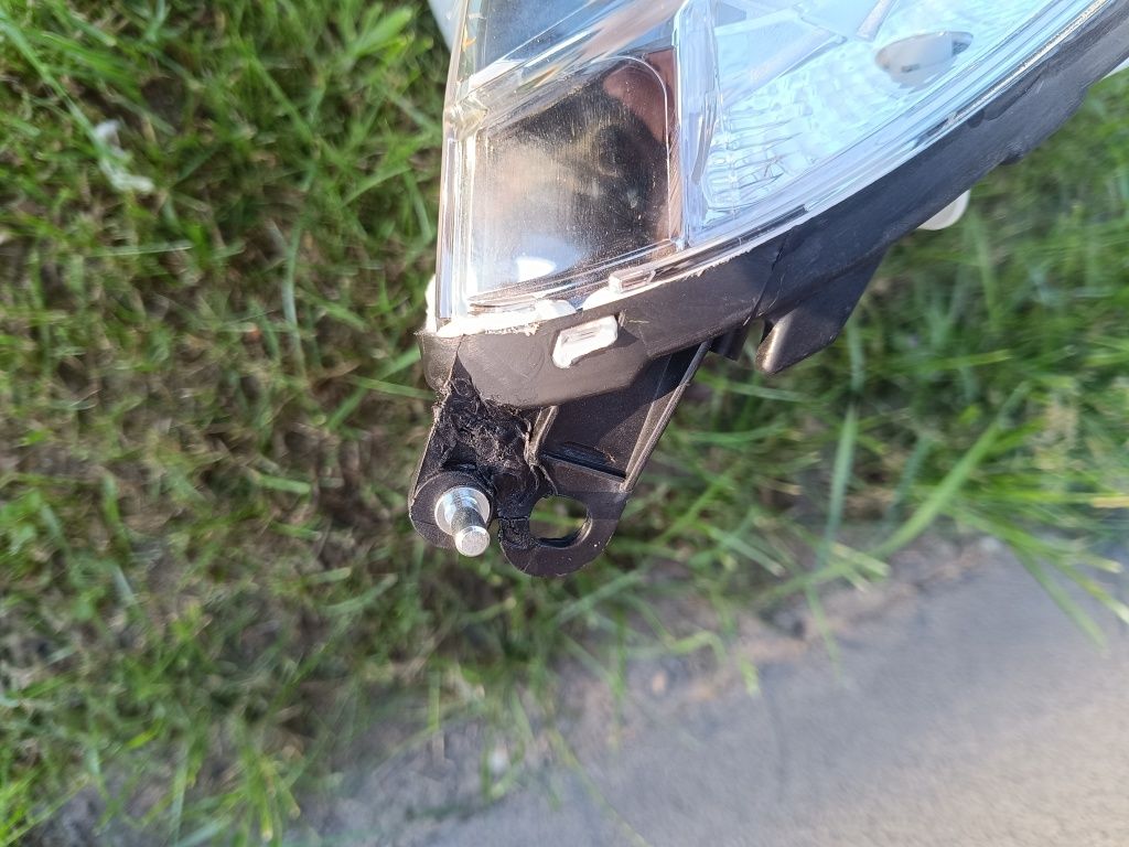Citroen Grand Picasso C4 reflektor lewy przód lampa lewa nowa TYC