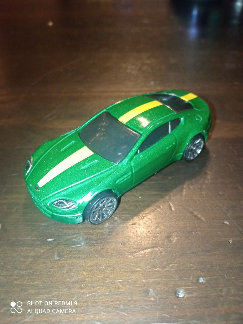 Aston Martin V8 Vantage hot wheels