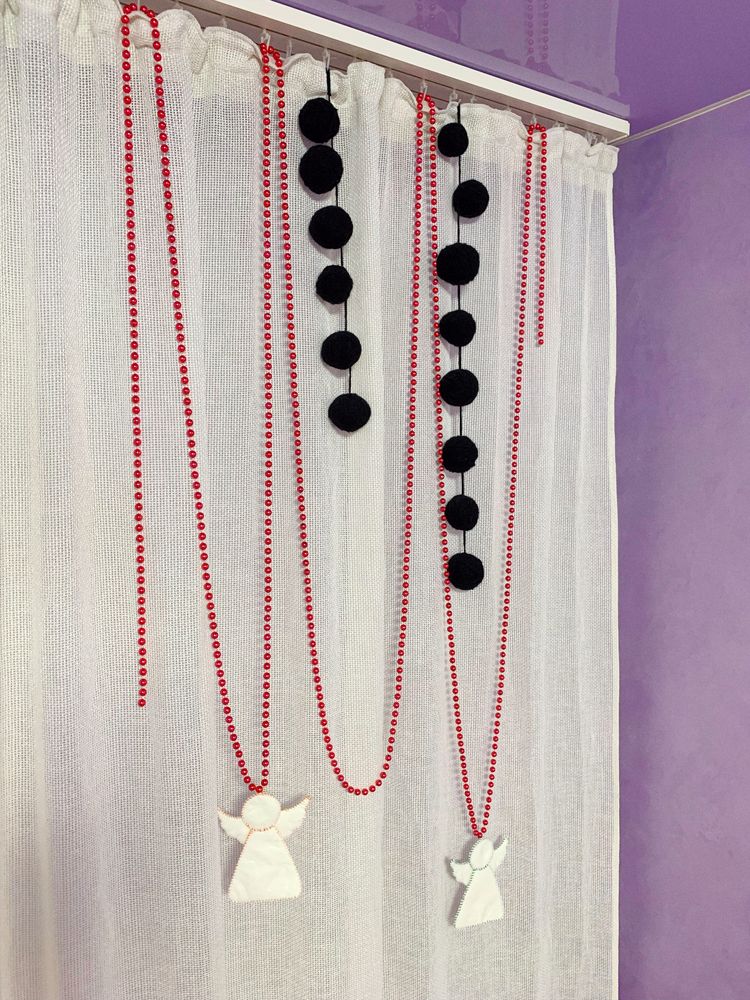 Декор для дома: бусы на нити, «ангелочки», декоративные шары